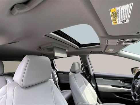 Used 2018 Honda Odyssey Touring image 25