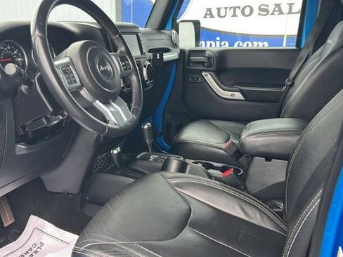 Used 2016 Jeep Wrangler Unlimited Rubicon w/ Dual Top Group AWD/4WD image 14