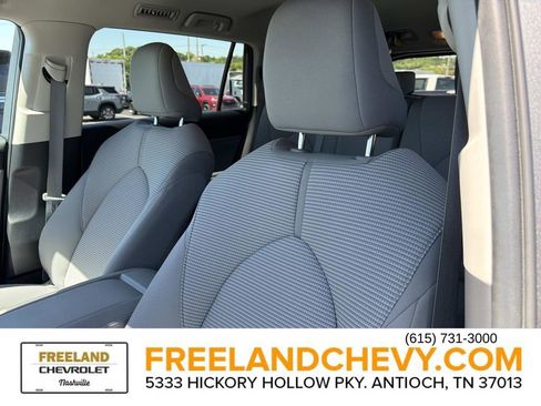 Used 2024 Toyota Highlander LE AWD/4WD image 25