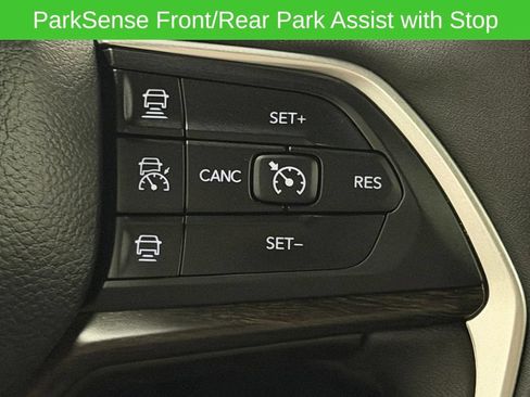 Used 2025 Jeep Grand Cherokee Limited w/ Luxury Tech Group II AWD/4WD image 41
