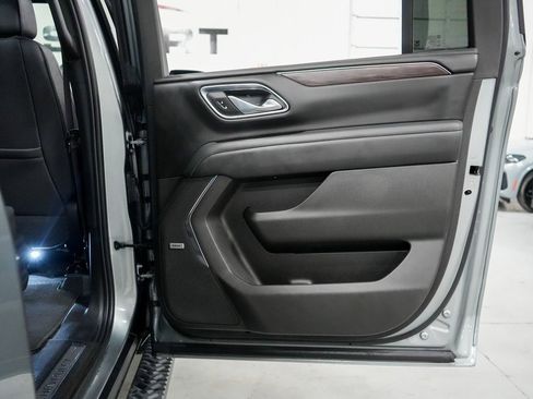 Used 2023 Chevrolet Suburban Z71 image 24