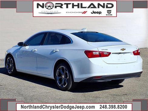 Used 2024 Chevrolet Malibu LT image 2