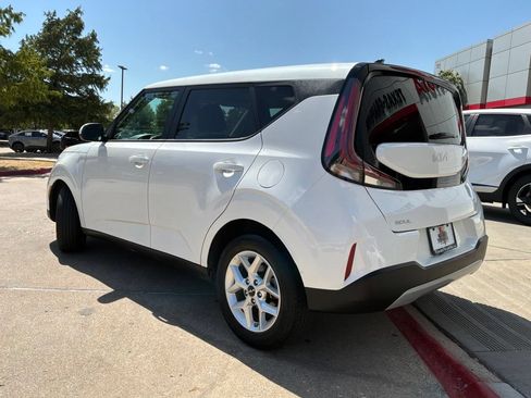 Used 2025 Kia Soul LX w/ LX Technology Package FWD image 8