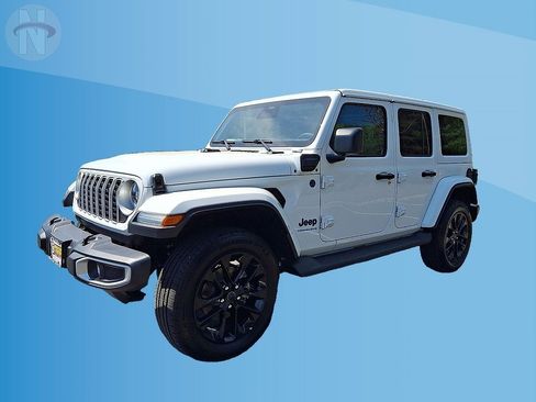 Used 2025 Jeep Wrangler Unlimited Sahara AWD/4WD image 10
