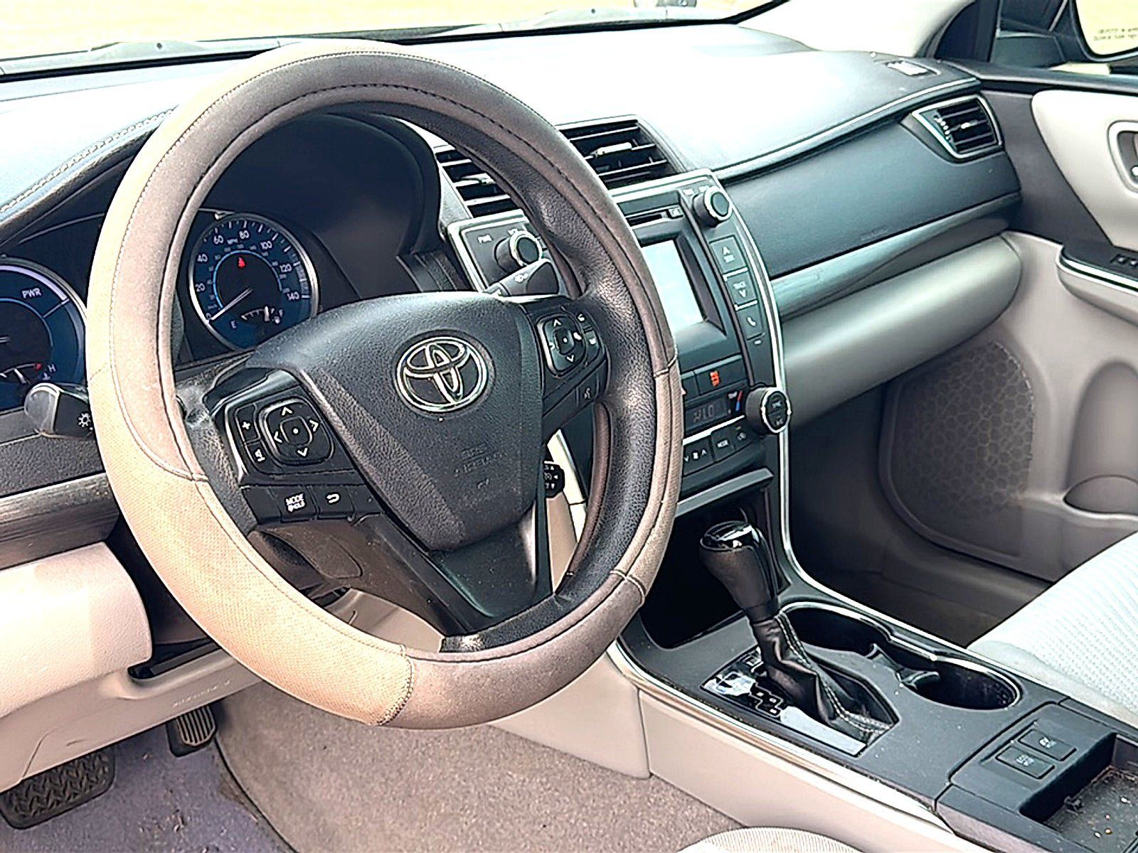 Used 2016 Toyota Camry LE FWD image 5