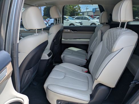 Used 2022 Hyundai Palisade Limited FWD image 13