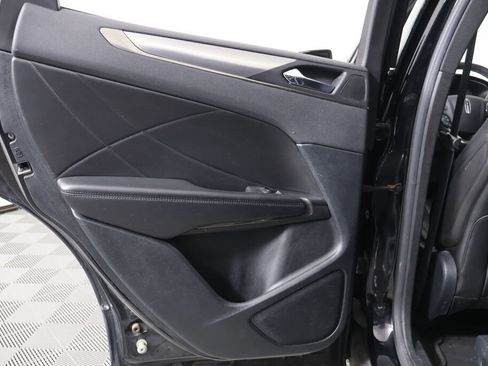 Used 2017 Lincoln MKC Premiere image 16