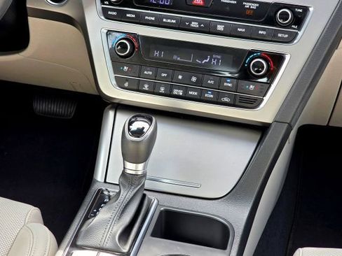 Used 2016 Hyundai Sonata Limited w/ Option Group 02 image 20