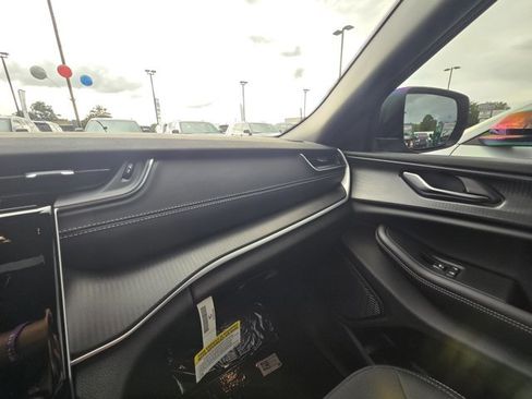 New 2025 Jeep Grand Cherokee Laredo X w/ Luxury Tech Group I image 25