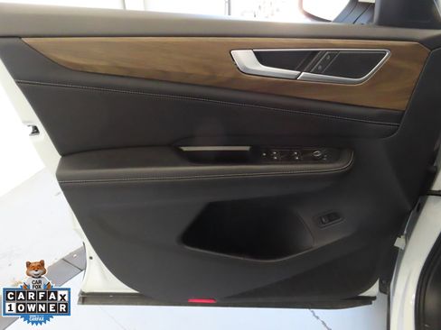 Used 2024 Volkswagen Atlas SE image 11