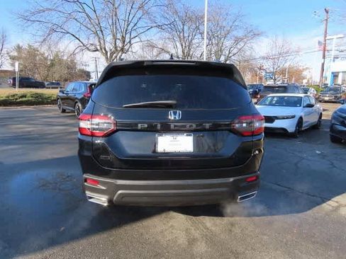 Certified 2023 Honda Pilot Sport image 5