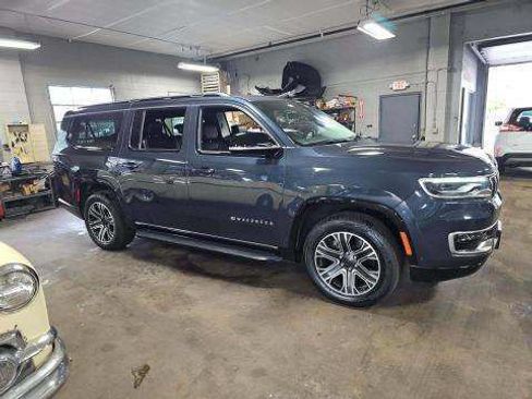 Used 2024 Jeep Wagoneer L Series II w/ Flexible Seating Group AWD/4WD image 4