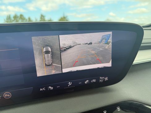 Used 2025 Buick Enclave Preferred FWD image 26