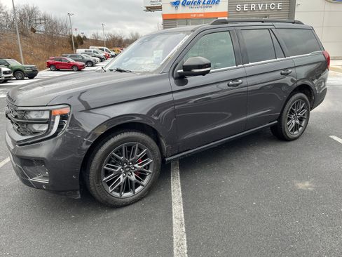 Used 2025 Ford Expedition Platinum w/ Stealth Performance Package image 30