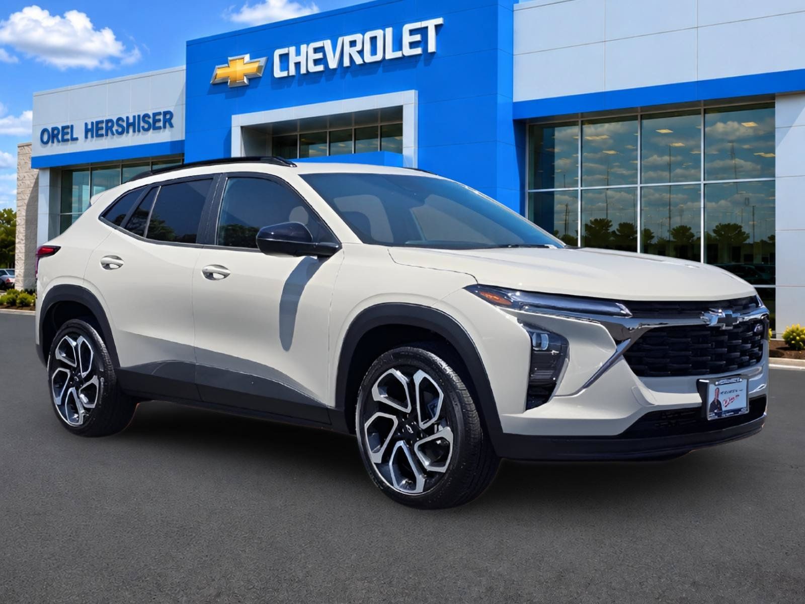 New 2026 Chevrolet Trax RS w/ Sunroof Package FWD image 2