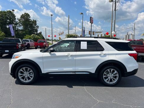 Certified 2022 Ford Explorer XLT w/ Equipment Group 202A AWD/4WD image 4