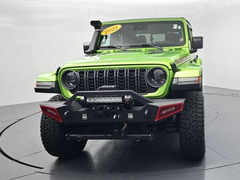 Used 2025 Jeep Gladiator Rubicon w/ Convenience Group AWD/4WD image 3