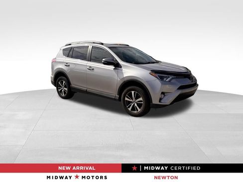 Used 2018 Toyota RAV4 XLE AWD/4WD image 1