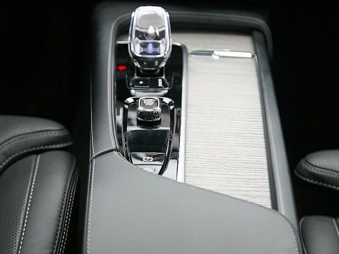 Certified 2024 Volvo XC90 T8 Ultimate w/ Lounge Package AWD/4WD image 34