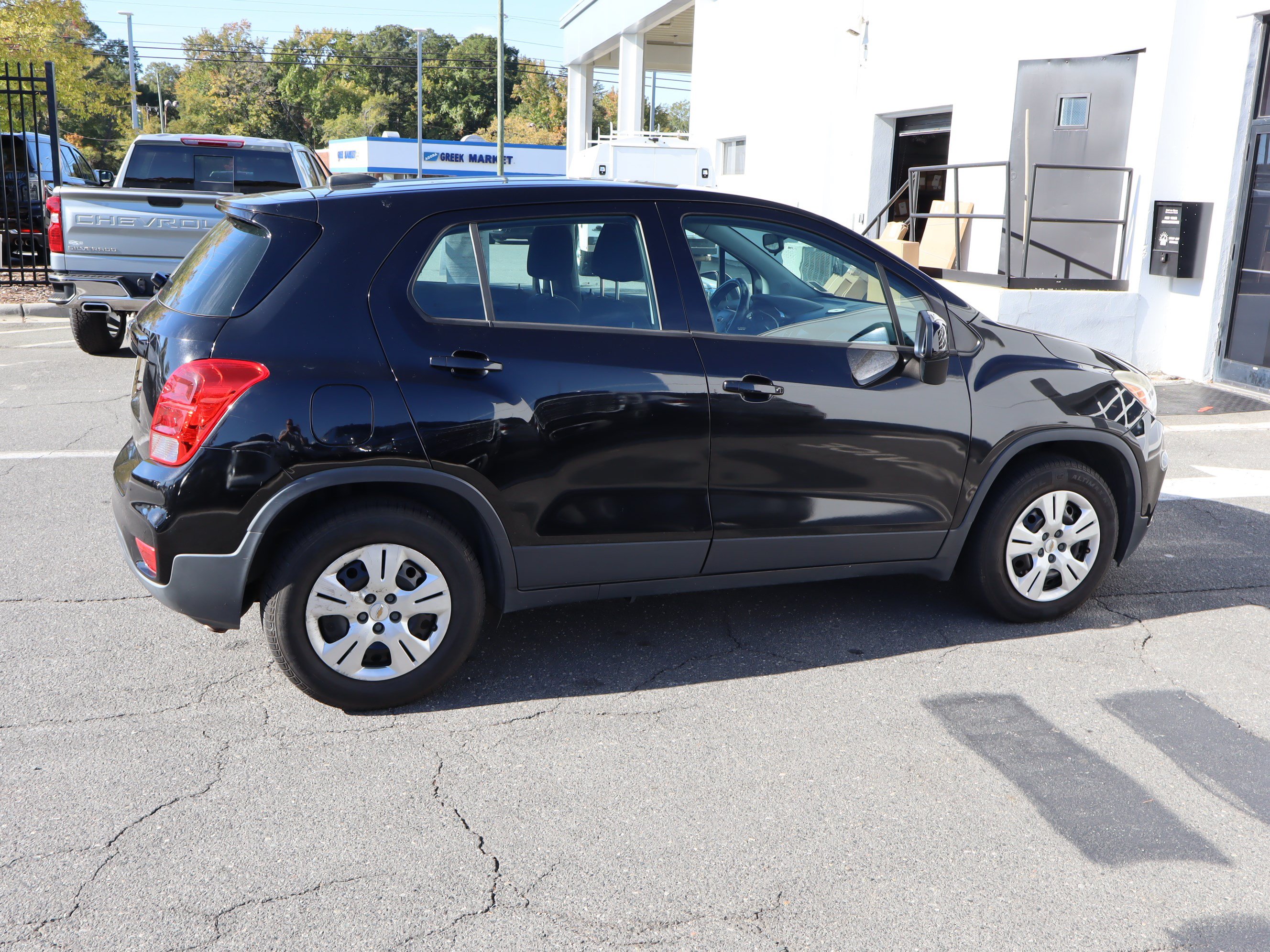 Used 2018 Chevrolet Trax LS FWD image 11