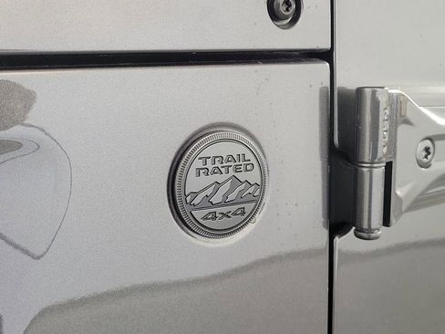 Used 2025 Jeep Gladiator Willys image 7