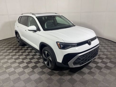 New 2026 Volkswagen Taos SE AWD/4WD image 1