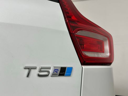 Used 2019 Volvo XC40 T5 R-Design image 40
