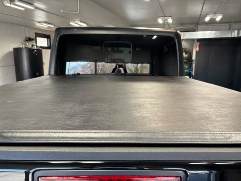 Used 2023 Jeep Gladiator Rubicon w/ LED Lighting Group image 11