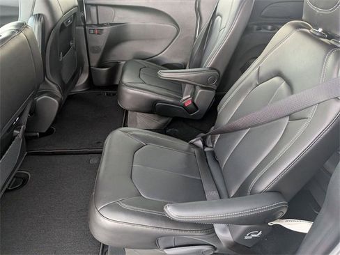New 2026 Chrysler Pacifica Select image 25