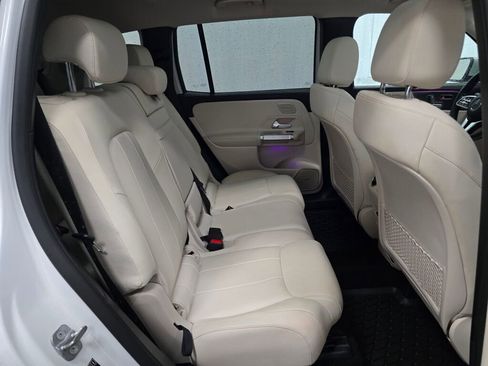 Used 2023 Mercedes-Benz GLB 250 4MATIC w/ Premium Package image 24