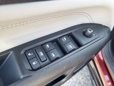 Used 2022 Jeep Compass Limited w/ Elite Group image 9