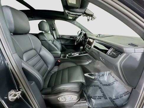 Certified 2026 Porsche Macan AWD/4WD image 31