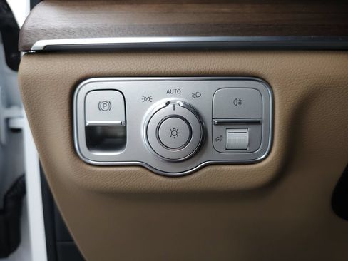 Used 2026 Mercedes-Benz GLS 580 4MATIC image 10