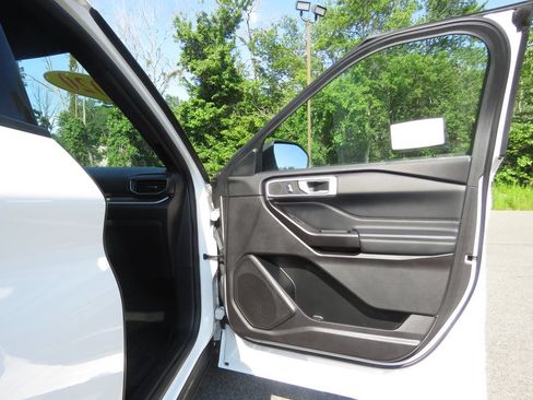 Used 2020 Ford Explorer XLT w/ Equipment Group 202A AWD/4WD image 12