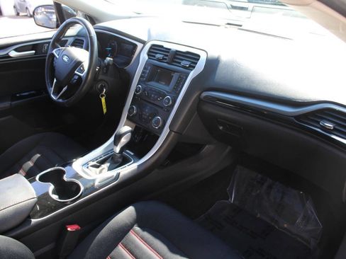 Used 2015 Ford Fusion SE w/ Equipment Group 201A FWD image 13