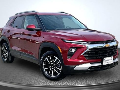 Used 2025 Chevrolet TrailBlazer LT image 3