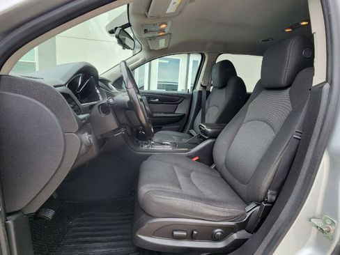 Used 2017 Chevrolet Traverse LT w/ Style and Technology Package FWD image 10