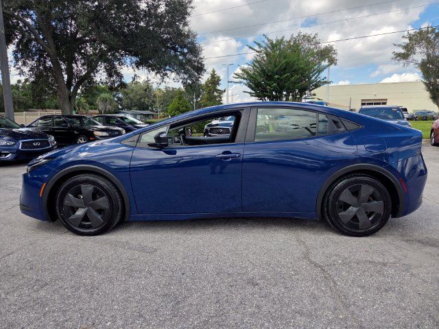 Used 2024 Toyota Prius LE FWD image 4