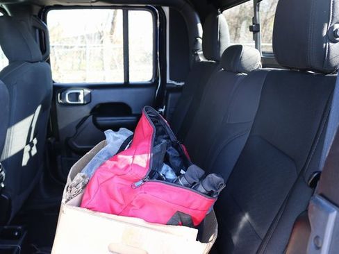 Used 2022 Jeep Gladiator Willys image 15