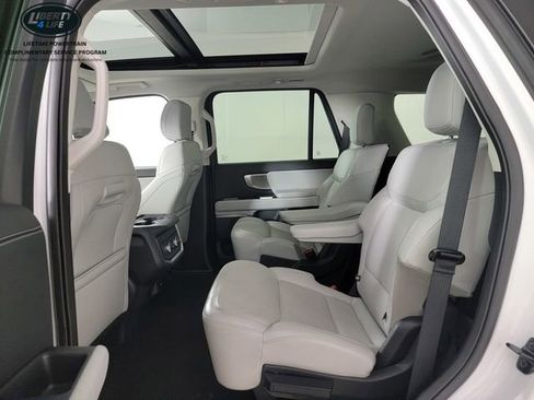 Used 2025 Ford Expedition Platinum AWD/4WD image 15