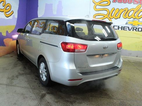 Used 2018 Kia Sedona L image 6
