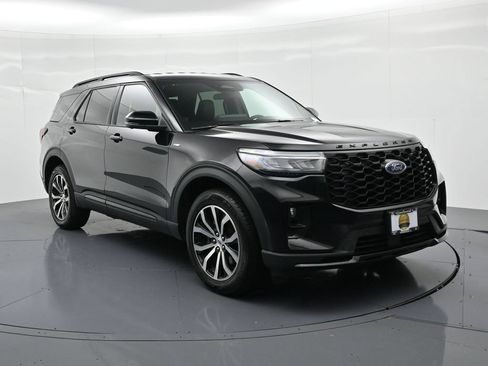 Used 2025 Ford Explorer ST-Line AWD/4WD image 4