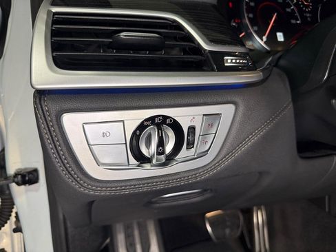 Used 2019 BMW 740i w/ M Sport Package image 28