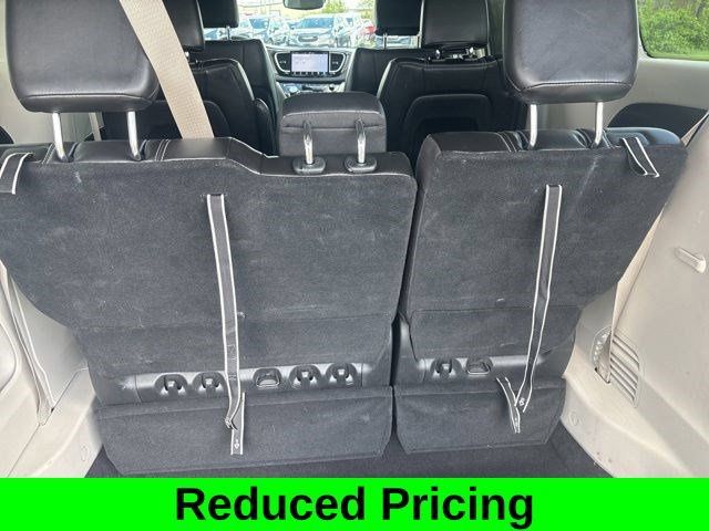 Used 2024 Chrysler Pacifica Touring-L FWD image 33
