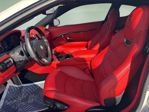 Used 2015 Maserati GranTurismo Sport image 9