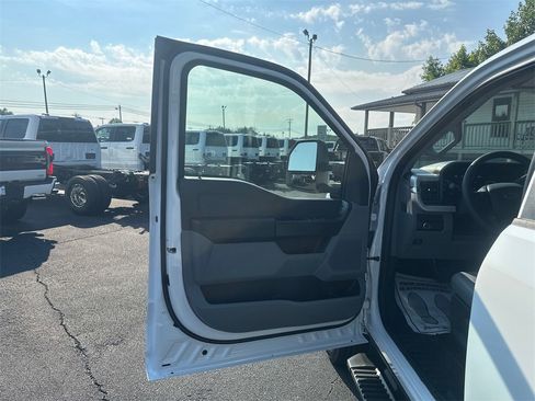 New 2026 Ford F350 XL w/ XL Chrome Package image 16