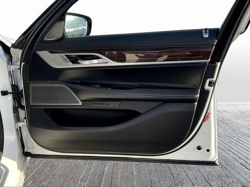 Used 2020 BMW 750i xDrive w/ Cold Weather Package image 28