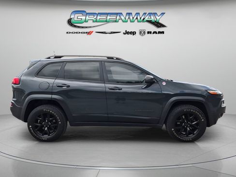 Used 2016 Jeep Cherokee Trailhawk w/ Leather Interior Group AWD/4WD image 4