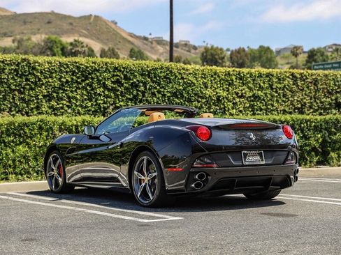 Used 2014 Ferrari California RWD image 4
