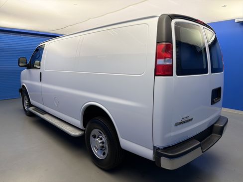 Used 2024 Chevrolet Express 2500 w/ Driver Convenience Package RWD image 5